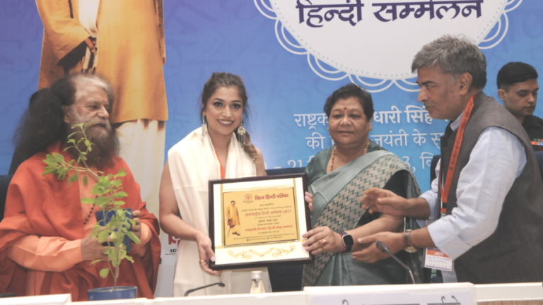 लंदन से सुश्री सिम्मी राठौड़ को सम्मानित किया गया।