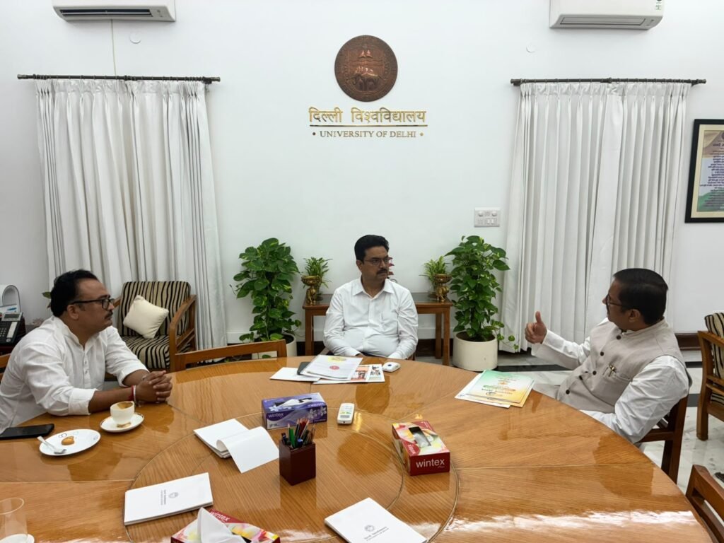 07 सितंबर.2026 दिल्ली विश्वविद्यालय पहुँचे विश्व हिन्दी परिषद के राष्ट्रीय महासचिव डॉ. विपिन कुमार, कुलपति प्रो. योगेश सिंह से की शिष्टाचार भेंट
