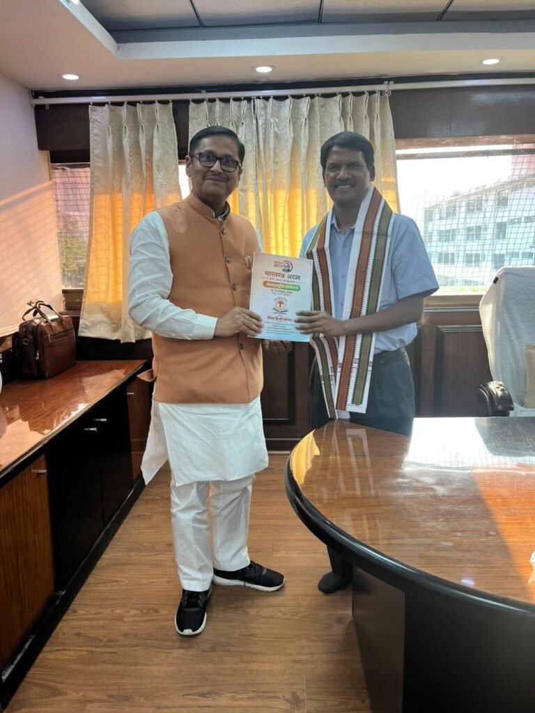 18 अक्टूबर,2026 नई दिल्ली विश्व हिंदी परिषद के राष्ट्रीय महासचिव  डॉ. विपिन कुमार जी ने राजभाषा विभाग, गृह मंत्रालय, भारत सरकार के सचिव श्री वी. एल. कंथा राव जी से शिष्टाचार भेंट की।